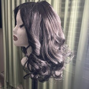 Elegant Black Wavy Hair Wig